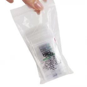 Zip sáčky CBD Black Leaf - 100 kusové balenie na bielom pozadí