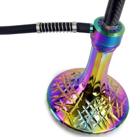 Vodná fajka Kaya INOX Carbon Stallion Rainbow 62 cm - pohľad na spodnú časť fajky: váza v dúhových farbách, základňa