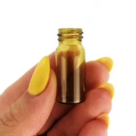 Snuff nádobka v ženskej ruke