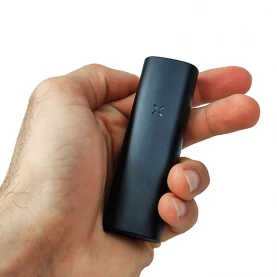 Vaporizér PAX Mini Onyx - v ruke