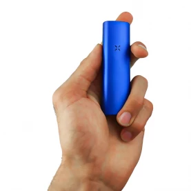 Vaporizér PAX Plus matný modrý - v ruke