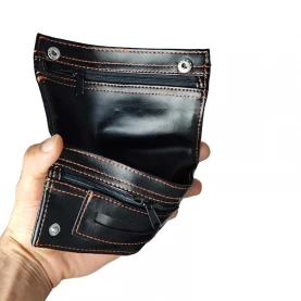 Púzdro na tabak "Black" - v ruke