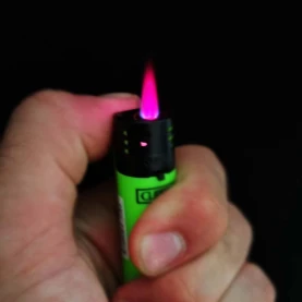 Zapalovač Clipper - Jet Soft Touch Fluo - plameň