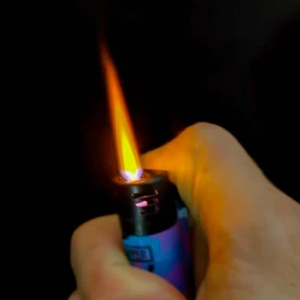 Zapalovač Clipper - Jet Crystal Nebula - plameň