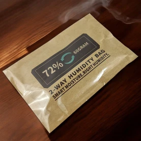 Humidity Bag 72% / 60g - položený na stole