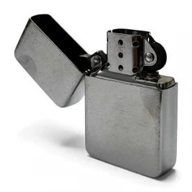 Benzínový zapaľovač strieborný matný - otvorený