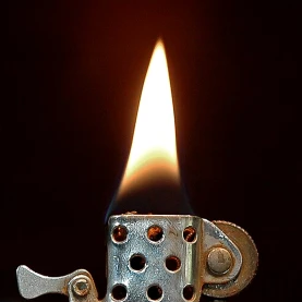 Benzínový zapaľovač perleť - oheň