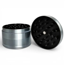 Grinder drvička 60mm/4 Silver THC Molecule - pohľad na zuby