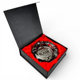 Popolník Raw Glass - Dark - pohľad na popolník uložený v darčekovej krabičke