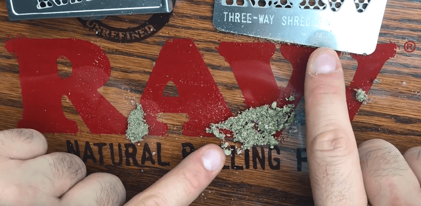 Grinder karta podrvena marihuana